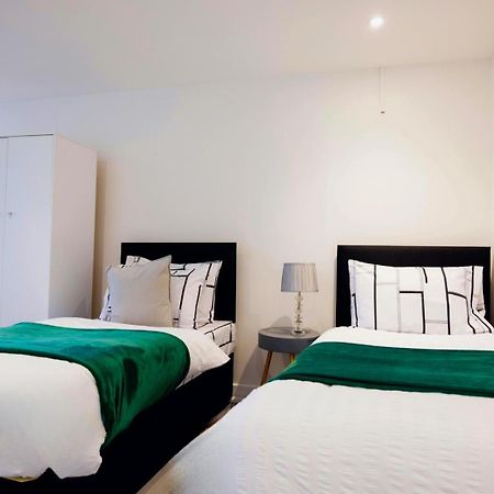 2 Bedrooms -Parking-Very Spacious-Wifi Londres Exterior foto