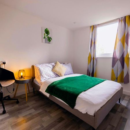 2 Bedrooms -Parking-Very Spacious-Wifi Londres Exterior foto