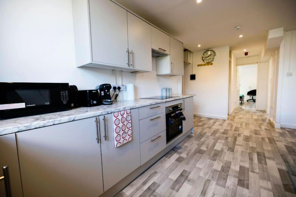 2 Bedrooms -Parking-Very Spacious-Wifi Londres Exterior foto