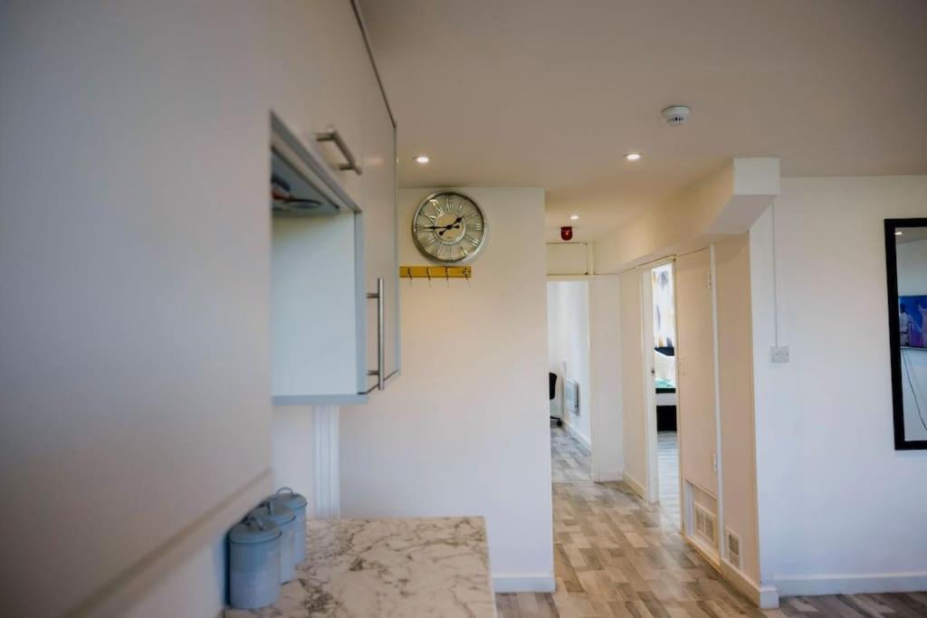 2 Bedrooms -Parking-Very Spacious-Wifi Londres Exterior foto