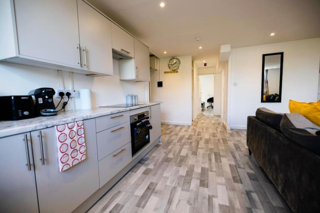 2 Bedrooms -Parking-Very Spacious-Wifi Londres Exterior foto