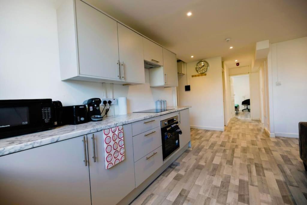 2 Bedrooms -Parking-Very Spacious-Wifi Londres Exterior foto