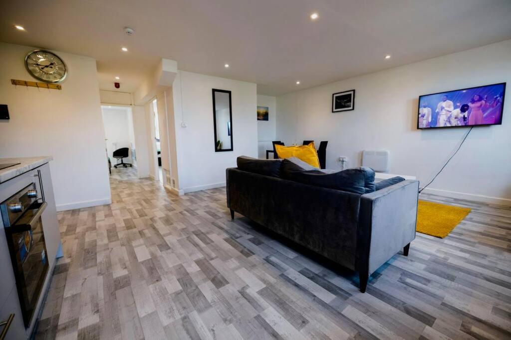 2 Bedrooms -Parking-Very Spacious-Wifi Londres Exterior foto