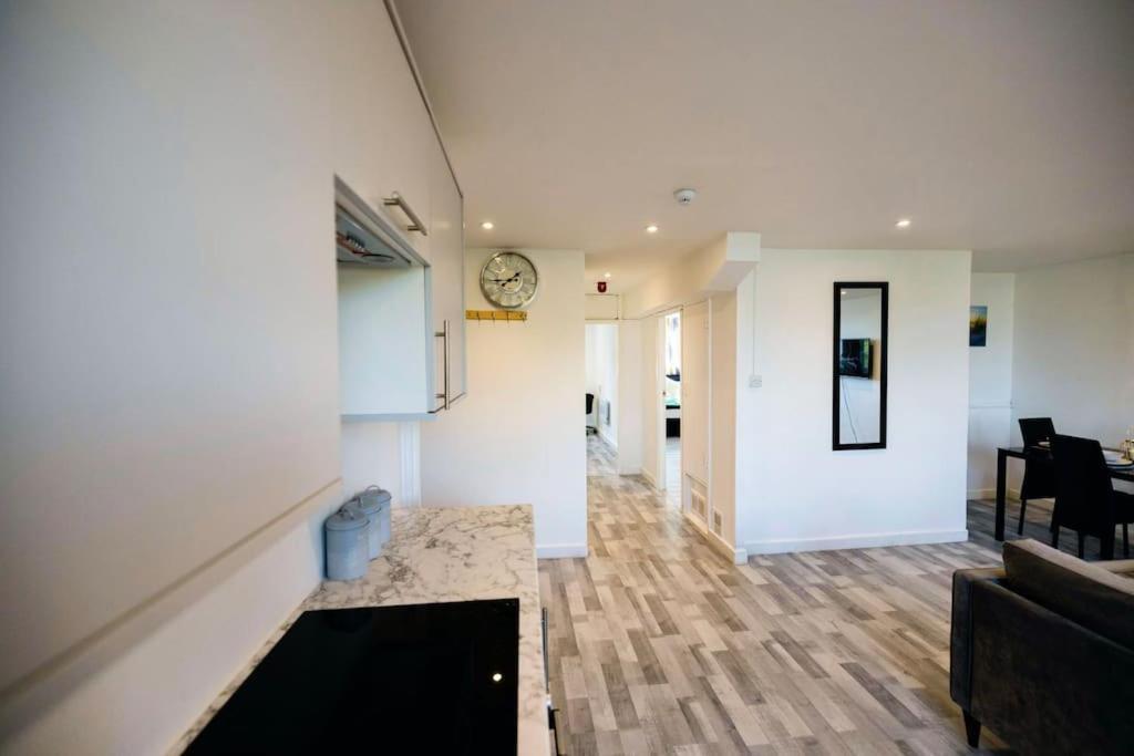 2 Bedrooms -Parking-Very Spacious-Wifi Londres Exterior foto