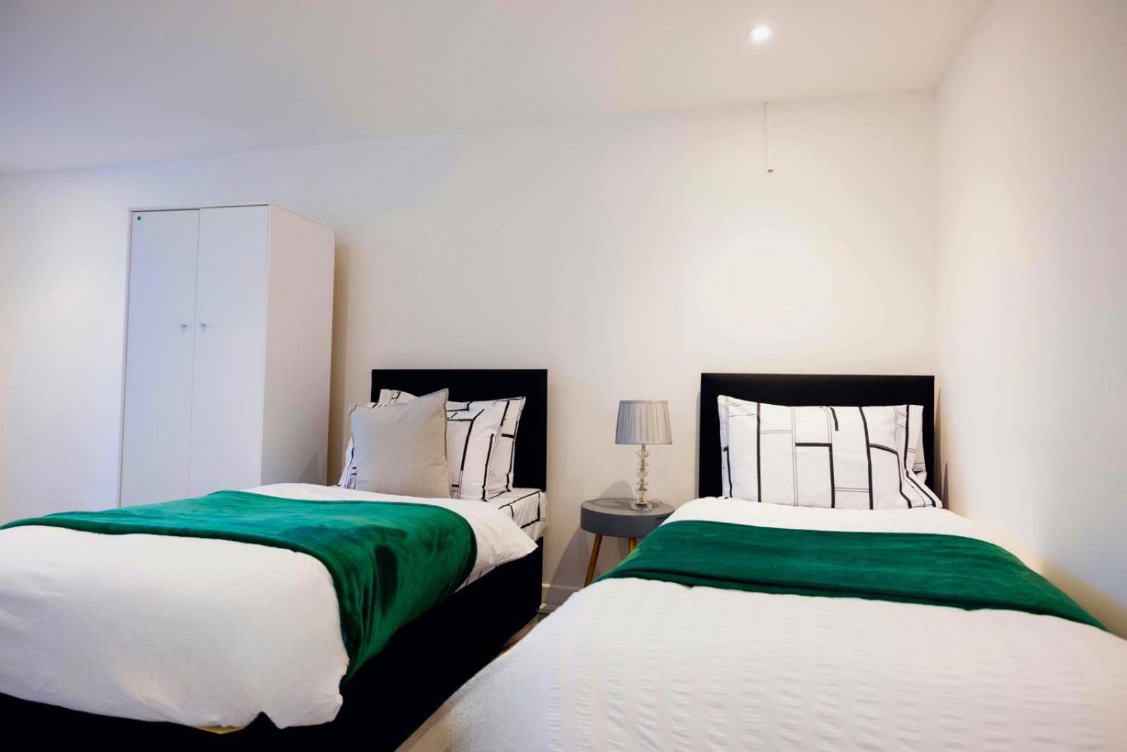 2 Bedrooms -Parking-Very Spacious-Wifi Londres Exterior foto
