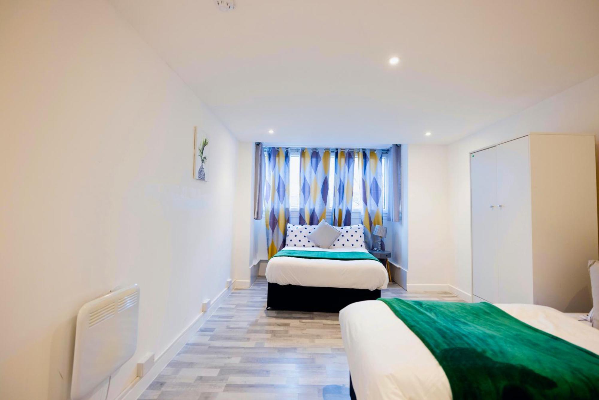 2 Bedrooms -Parking-Very Spacious-Wifi Londres Exterior foto